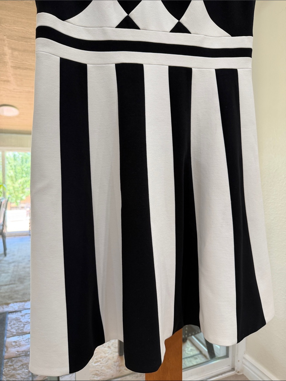 Karen Millen Black and White Mini Dress - Picture 5 of 8